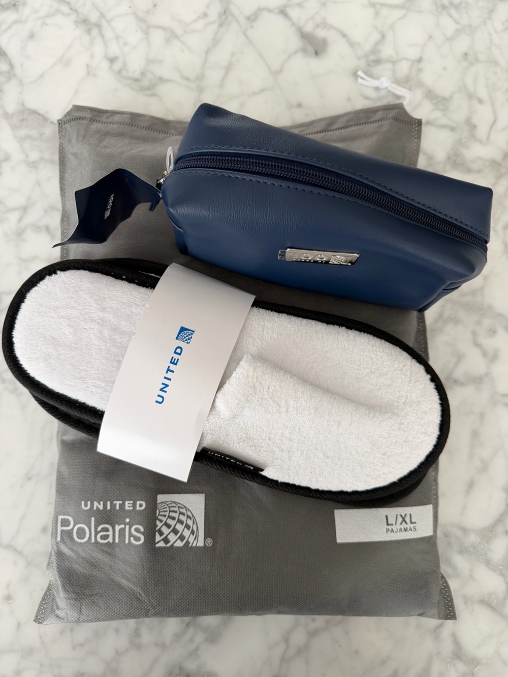 United Polaris Unisex Pajama Set L/XL Slippers Amenity Kit NWT - Picture 2 of 6